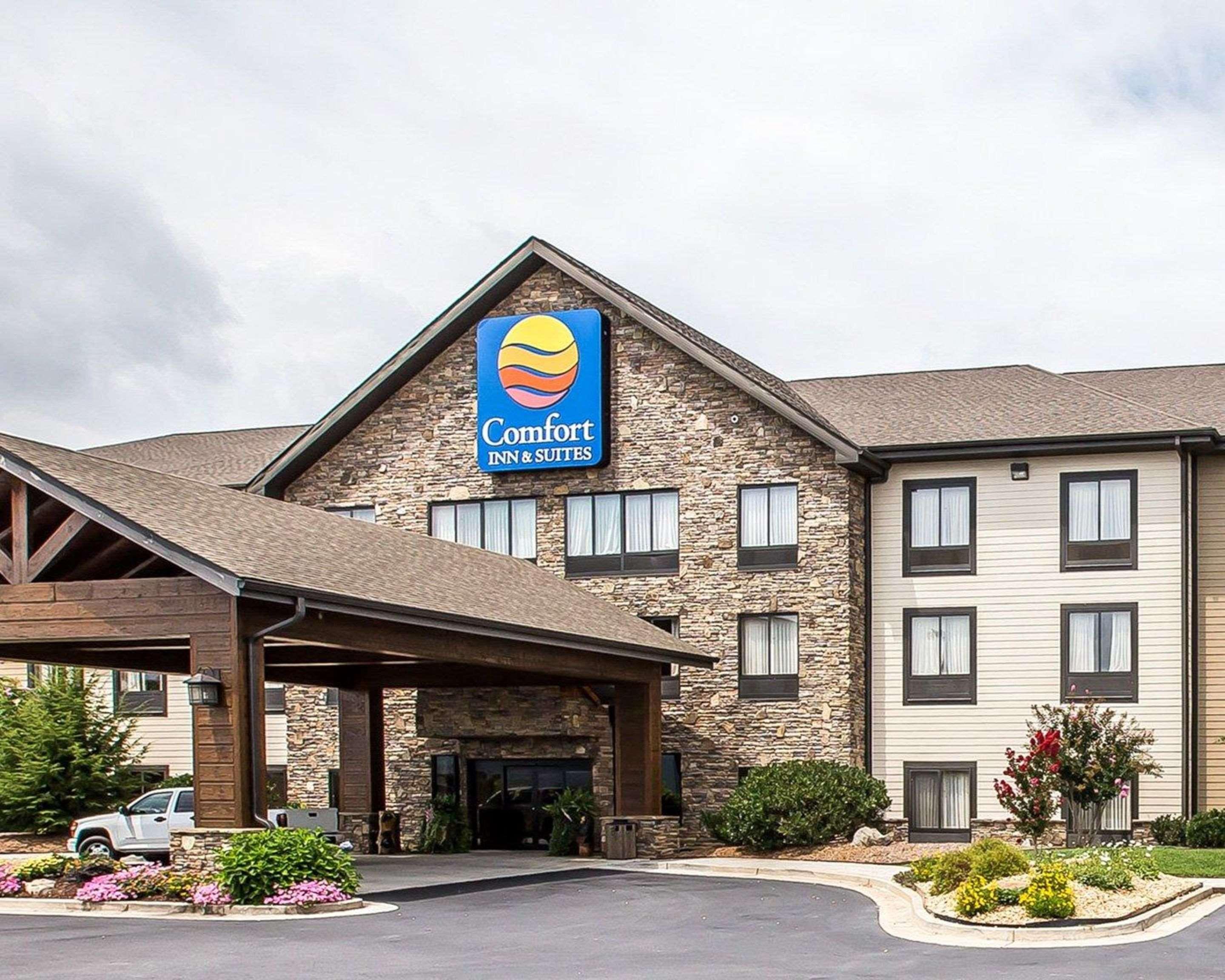 Comfort Inn & Suites Blue Ridge Exterior photo