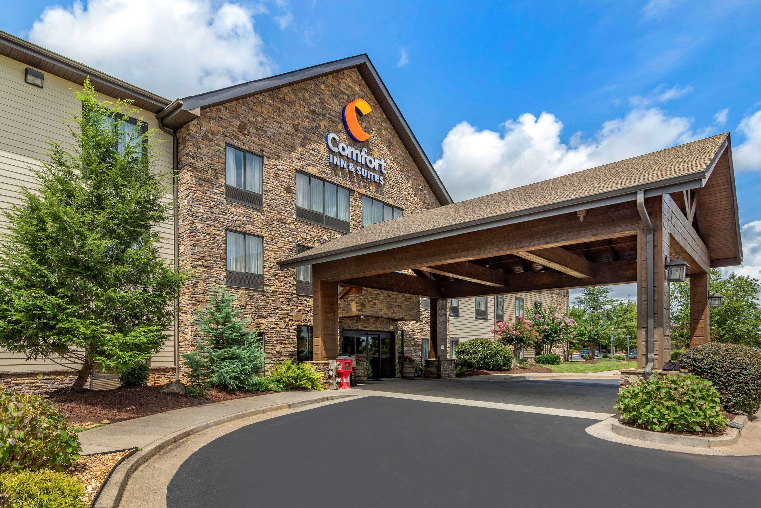 Comfort Inn & Suites Blue Ridge Exterior photo